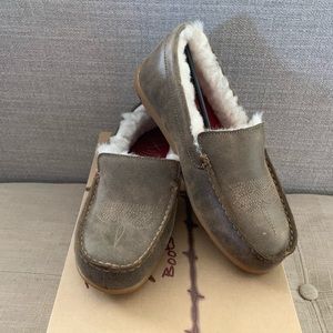 Twisted x slippers